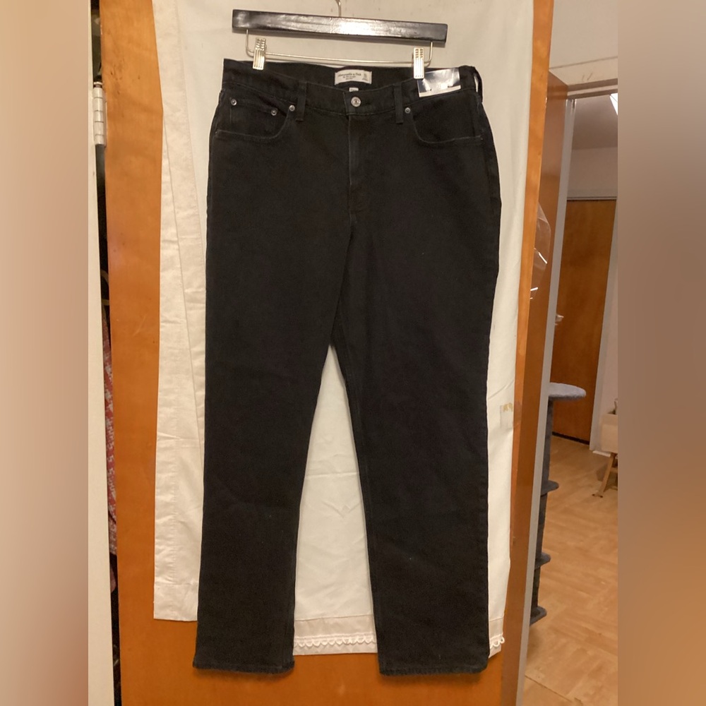 Abercrpmbie & Fitch Mid rise 90’s straight leg curve love NWT SZ 31 long